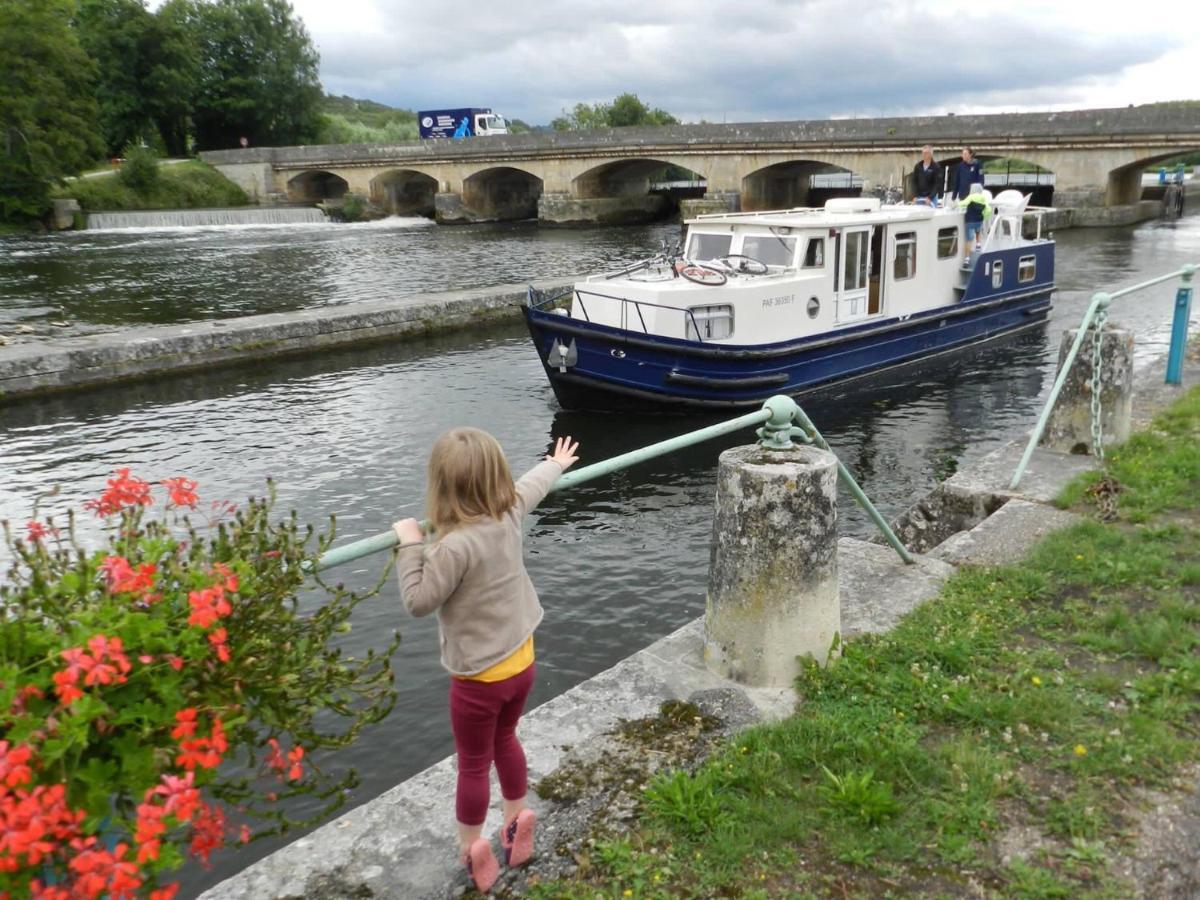 Bed and Breakfast Entre Canal Et Vignes Escolives-Sainte-Camille Екстер'єр фото